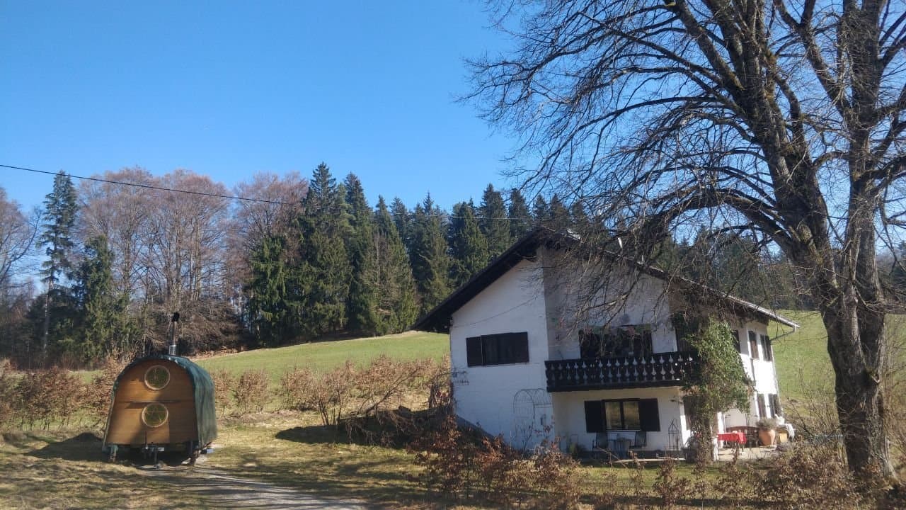 Singkreis in Anna's Wohnzimmer