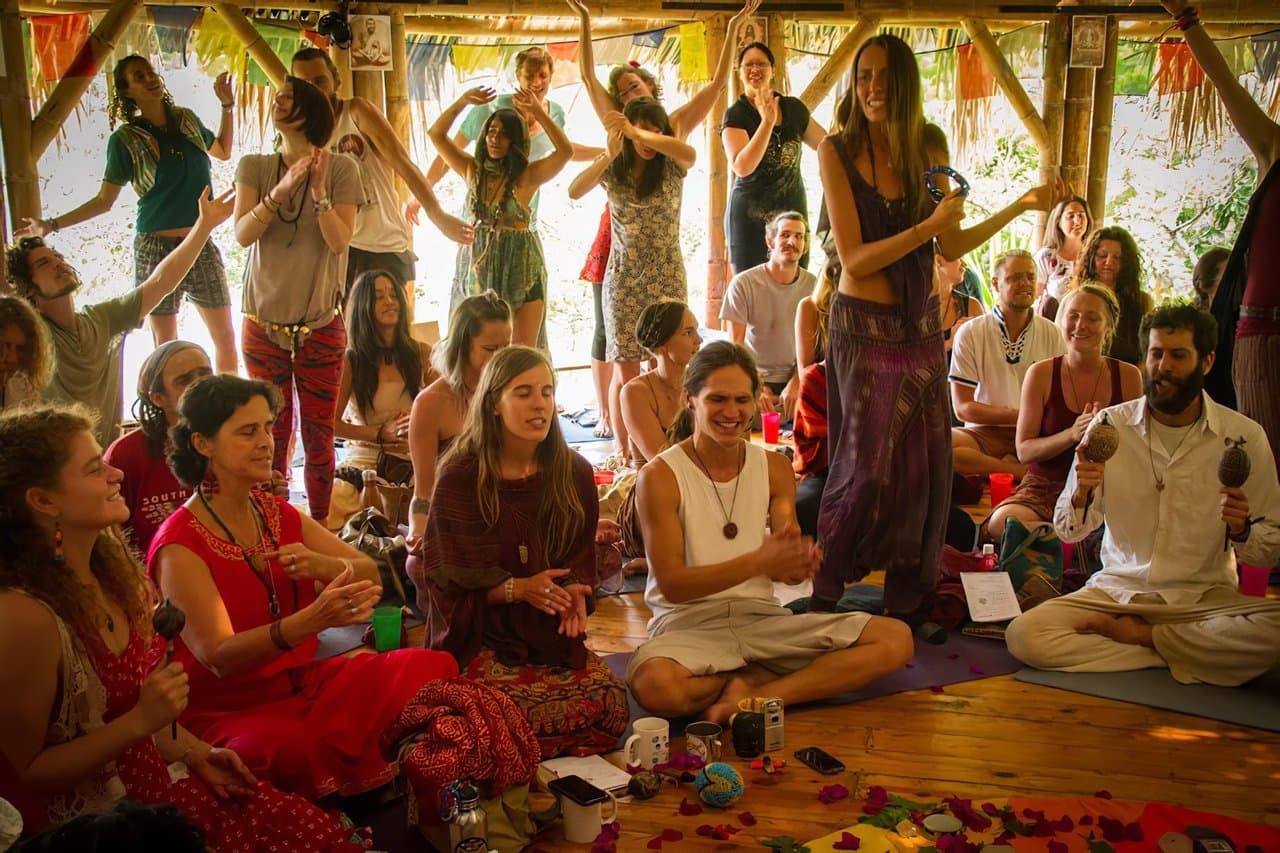 Kirtan mit zeremoniellem Kakao